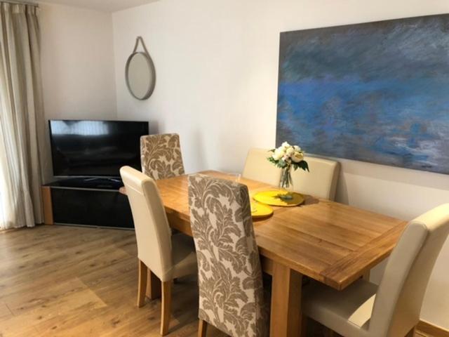 Stunning 3 Large Bedrooms 2 Bathrooms In Harbour Appartement